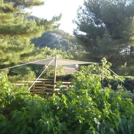 Cabane Perchee Dans Les Arbres Robion en Luberon Exterior photo