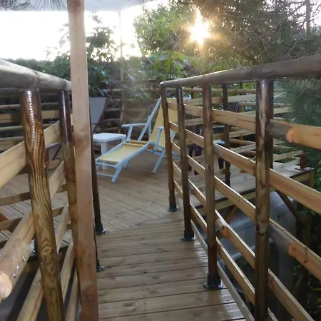 Cabane Perchee Dans Les Arbres Robion en Luberon Exterior photo