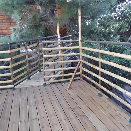 Cabane Perchee Dans Les Arbres Robion en Luberon Exterior photo